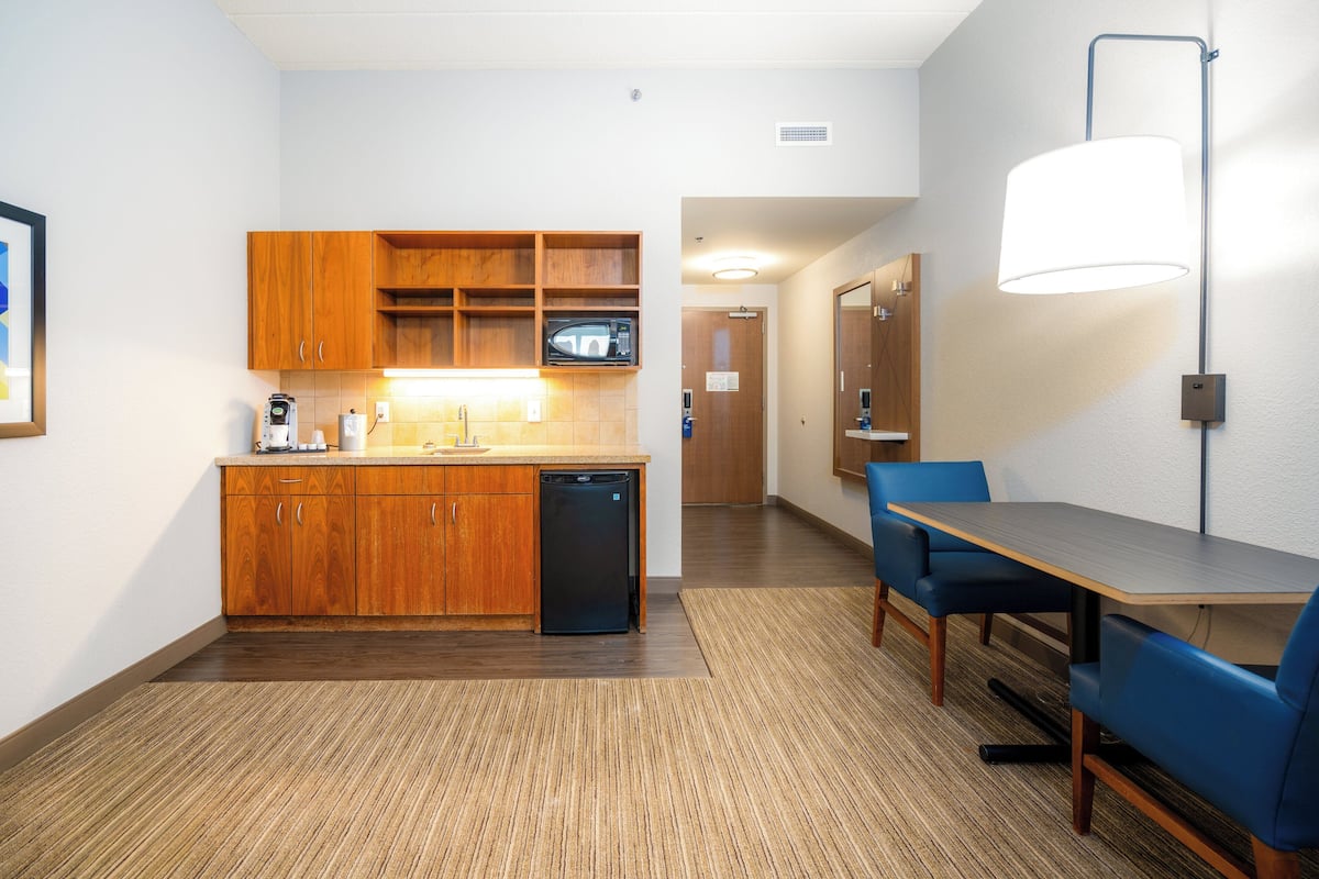 Suite, 1 Bedroom | In-room safe, desk, laptop workspace, blackout curtains