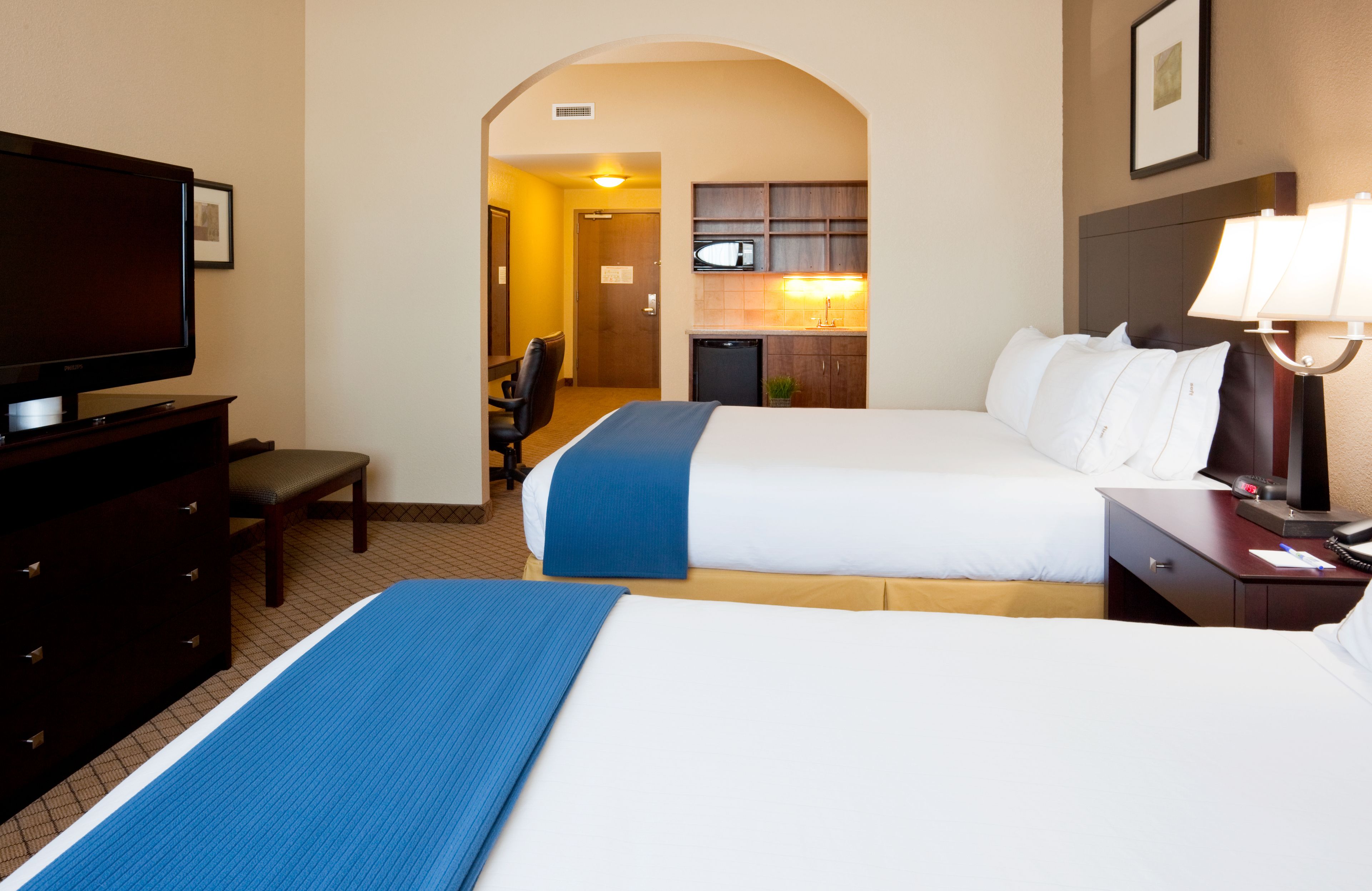 suite, accessible, non smoking | in-room safe, desk, laptop workspace, blackout curtains