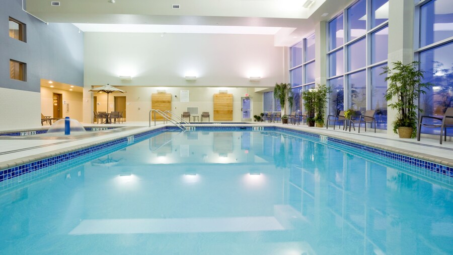 Holiday Inn Express Hotel and Suites Mankato East by IHG