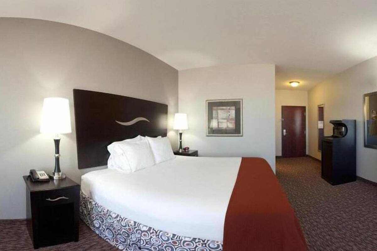 in-room safe, desk, soundproofing, iron/ironing board