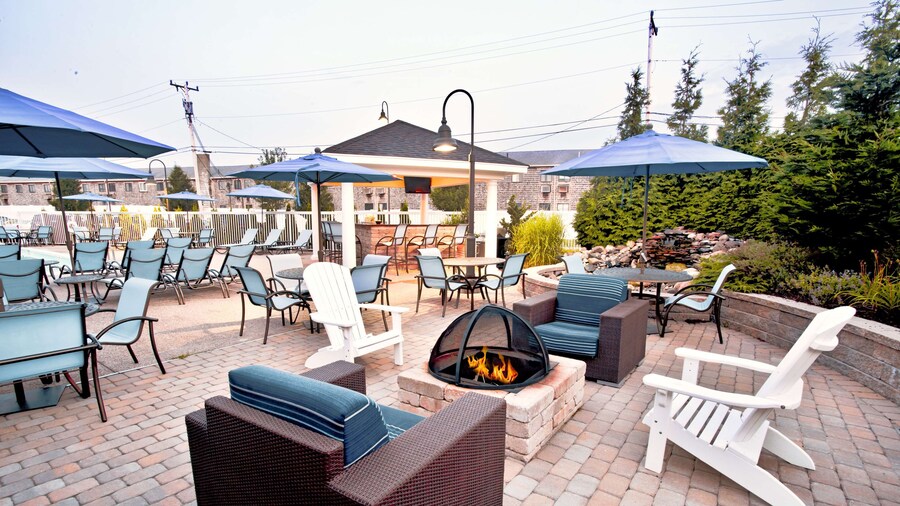 鳕鱼角西雅茅斯机场欢朋套房酒店