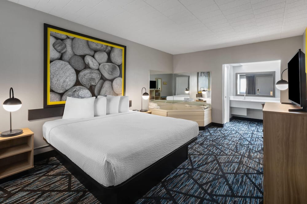 Super 8 by Wyndham Traverse City
