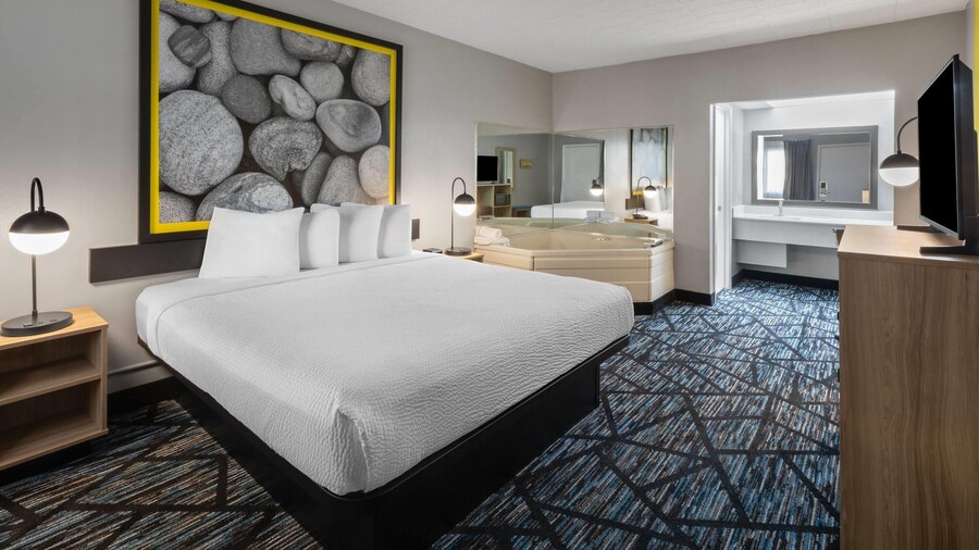 Super 8 by Wyndham Traverse City