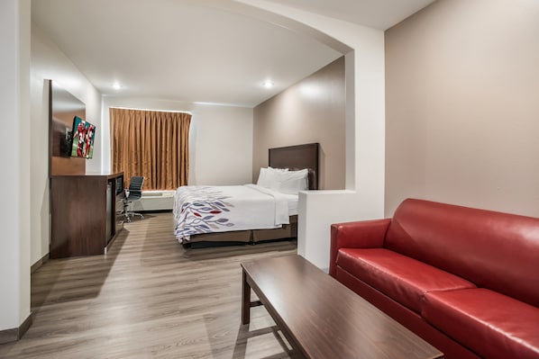 Suite, 1 King Bed with Sofa bed, Non Smoking | Free cribs/infant beds, free WiFi, bed sheets