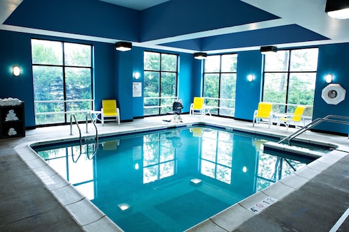 Holiday Inn Express Hotel & Suites Harrisburg West by IHG