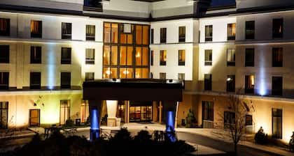 Holiday Inn Express Hotel & Suites Harrisburg West by IHG