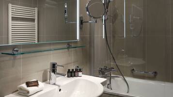 Combined shower/bathtub, free toiletries, hair dryer, bathrobes