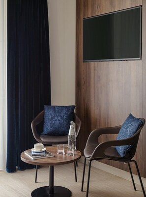 Habitación Deluxe con 1 cama doble o 2 individuales | Ropa de cama de alta calidad, colchones viscoelásticos, minibar