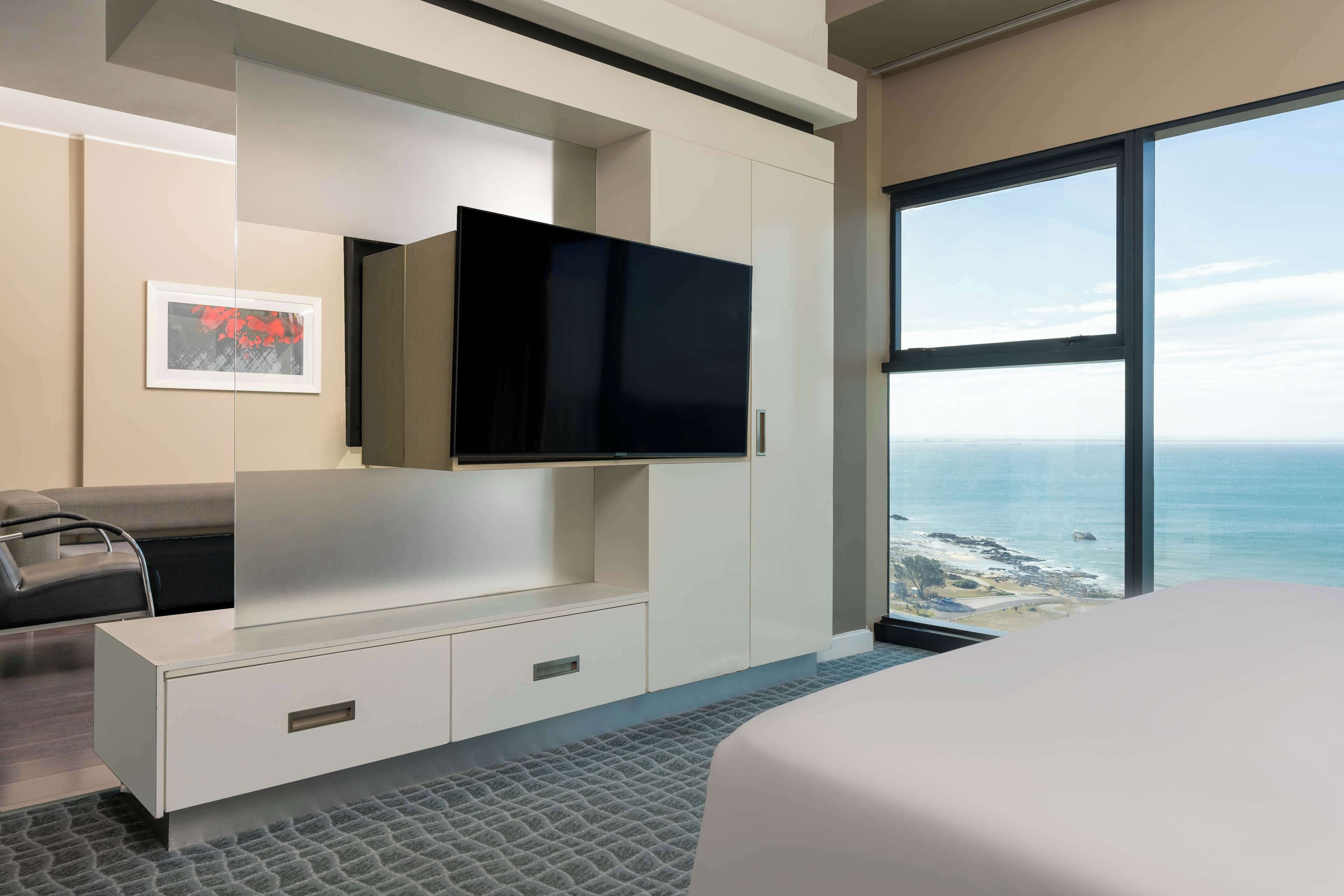 junior suite, ocean view | 1 bedroom, hypo-allergenic bedding, minibar, in-room safe