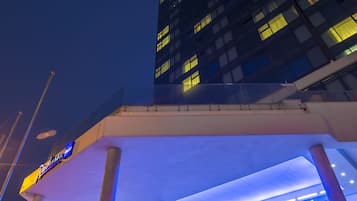 Façade de lâhĂ©bergement - soirĂ©e/nuit