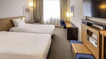 Hochwertige Bettwaren, Minibar, Zimmersafe, Schreibtisch