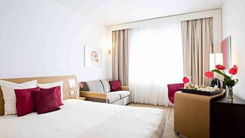 Habitación superior, 1 cama King size y sofá cama | Ropa de cama de alta calidad y minibar