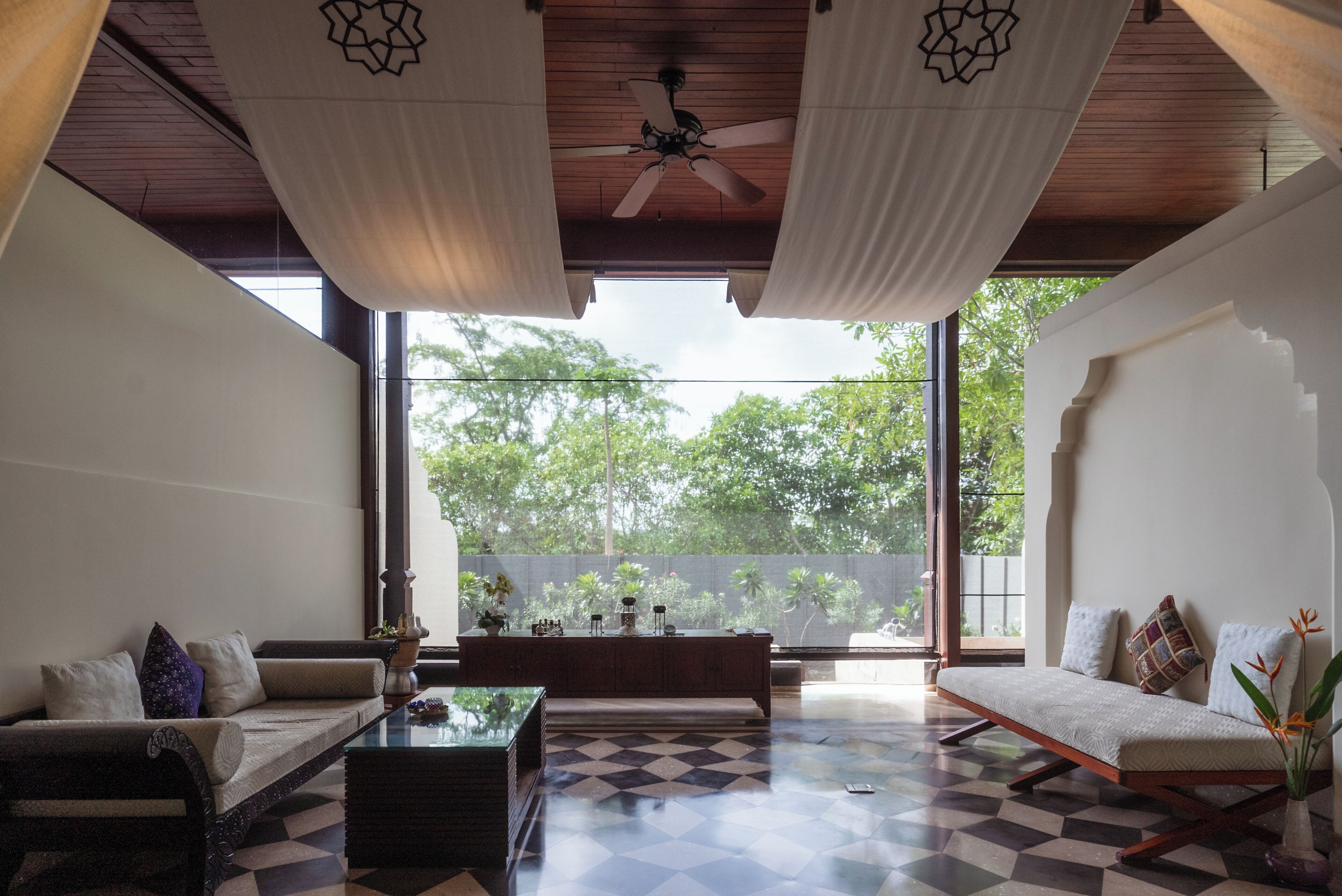 couples treatment room(s), body treatments, body scrubs, facials