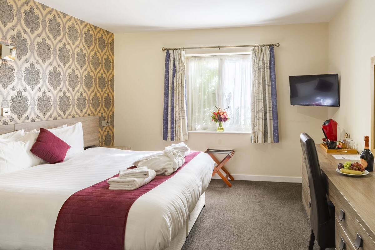 Desk, blackout curtains, iron/ironing board, free WiFi
