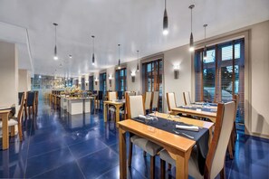 Lunch and dinner served - Hotel Do Caracol (Angra do Heroismo)