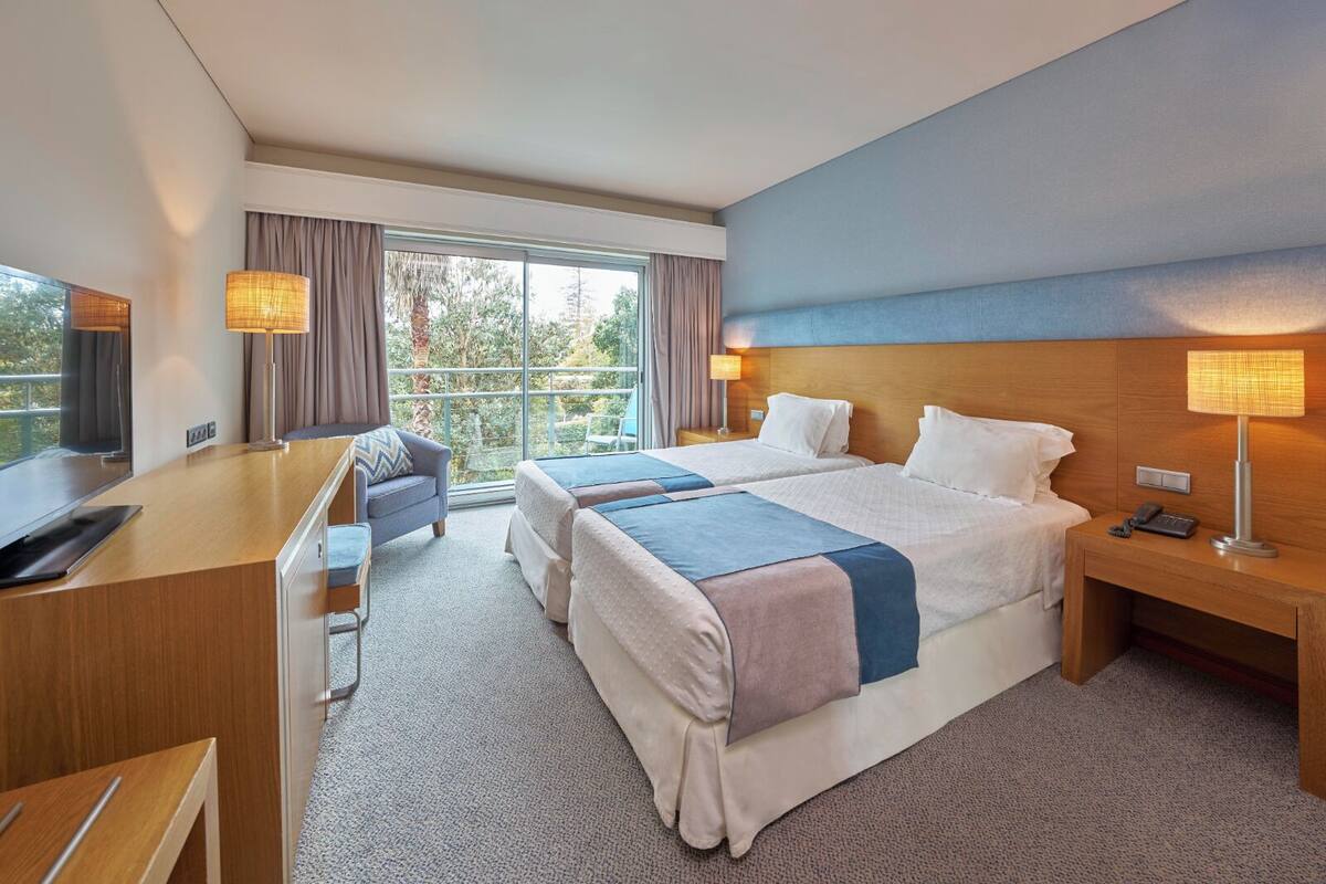 1 bedroom, hypo-allergenic bedding, minibar, in-room safe