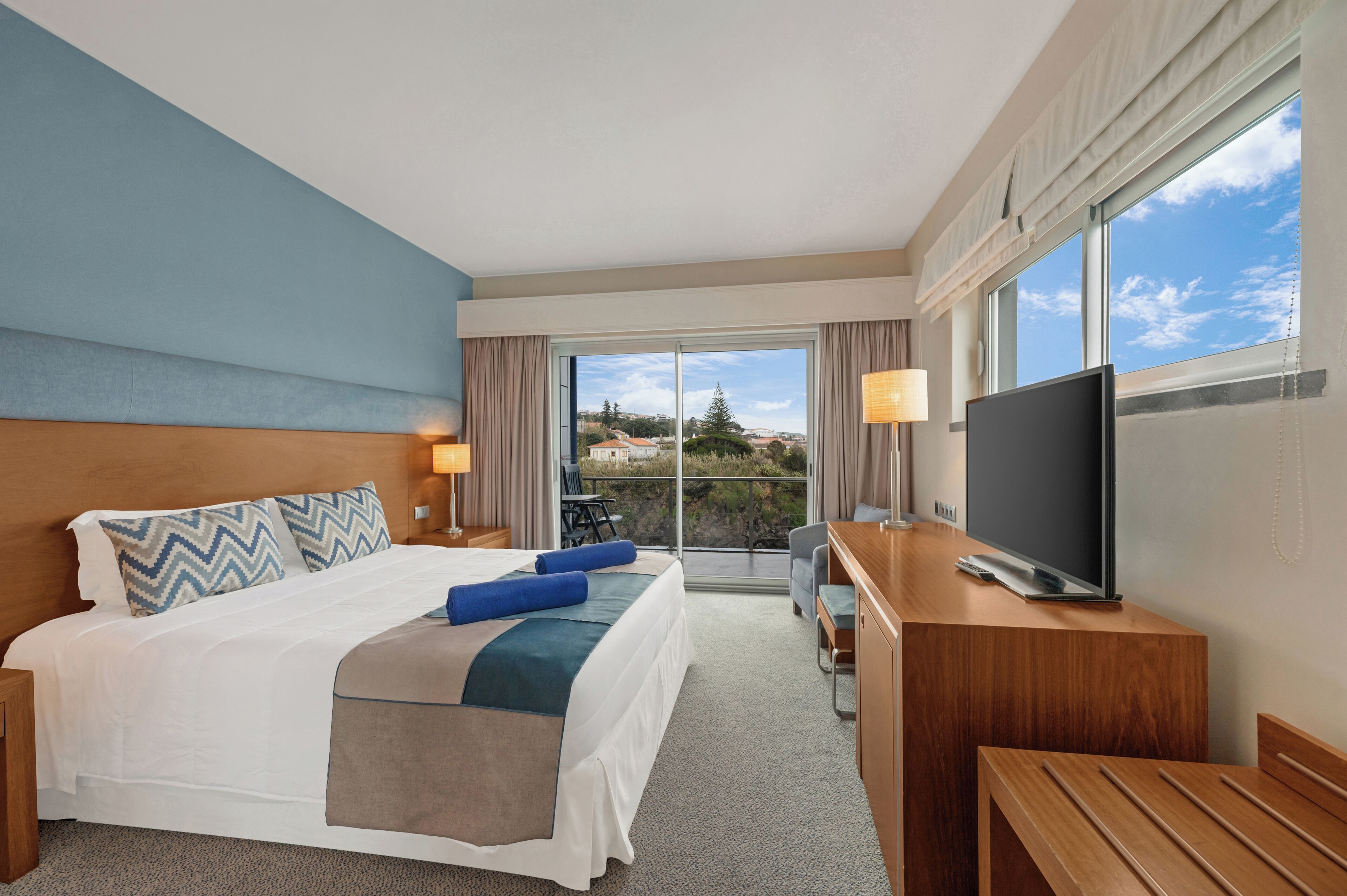 Ropa de cama hipoalergénica y minibar 
