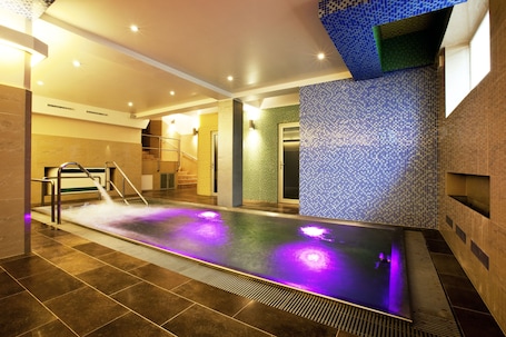 Double Room with 1 Hour Private Access to the Swimming Pool | Spa | 1 sala per trattamenti