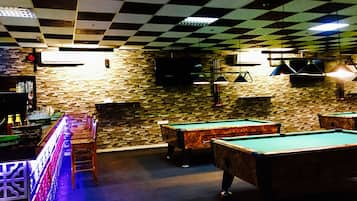 2 bars/lounges, pub, sports bar