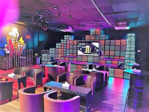 2 bars/lounges, pub, sports bar - Mutrah Hotel (Muscat)