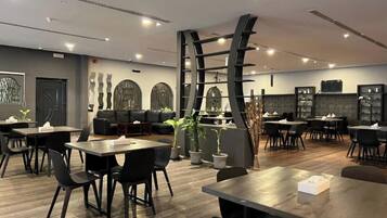 Frokost, lunsj og middag serveres