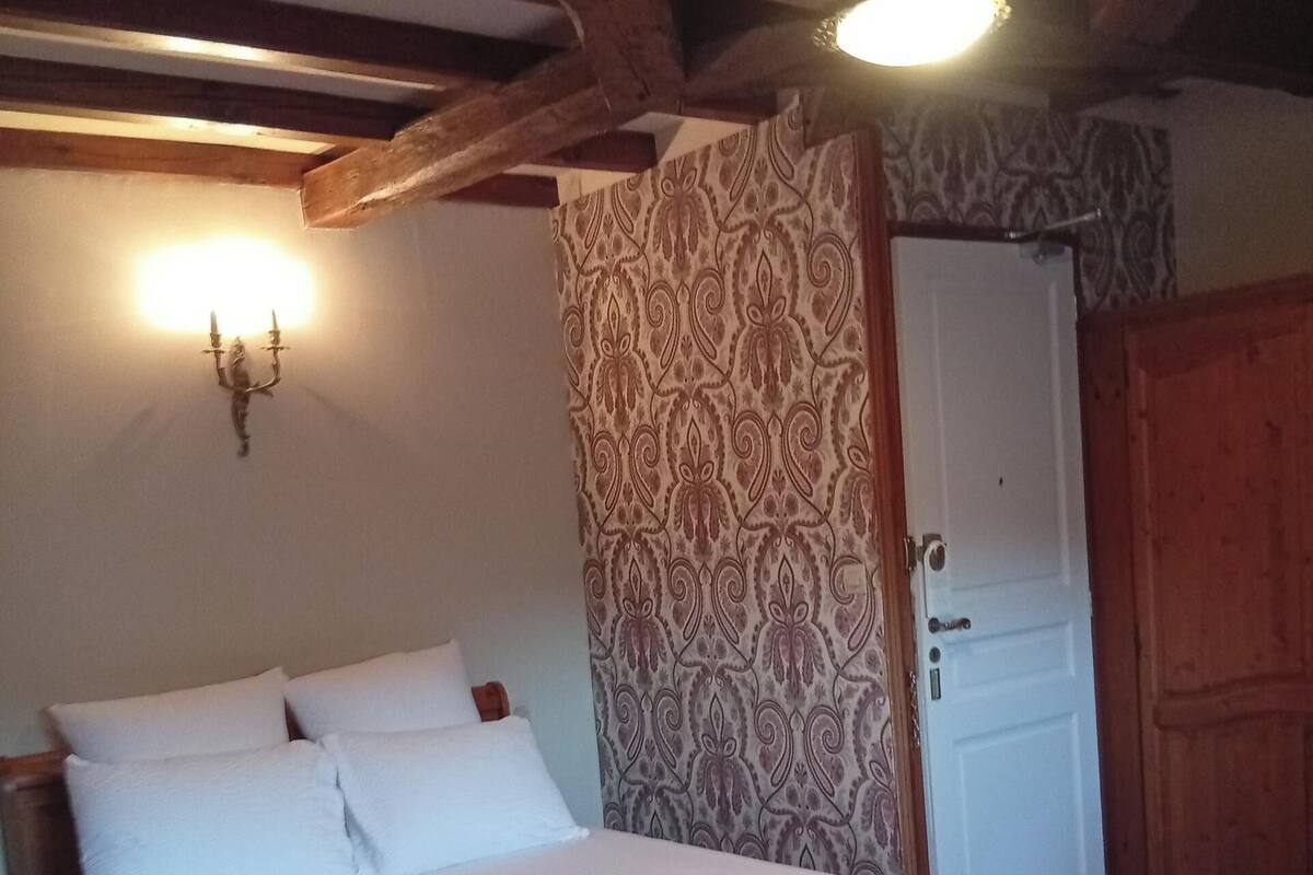 Phòng đôi Superior | Bộ đồ giường cao cấp, nệm Select Comfort, két bảo mật tại phòng, bàn