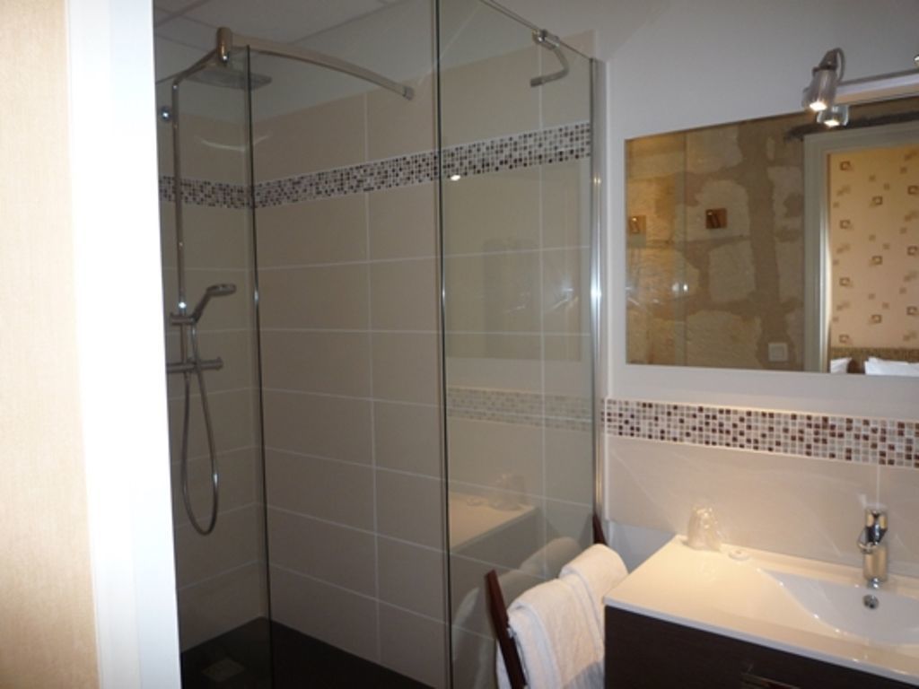 combined shower/bathtub, free toiletries, hair dryer, towels