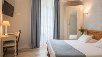 Hochwertige Bettwaren, Select-Comfort-Betten, Zimmersafe, Schreibtisch