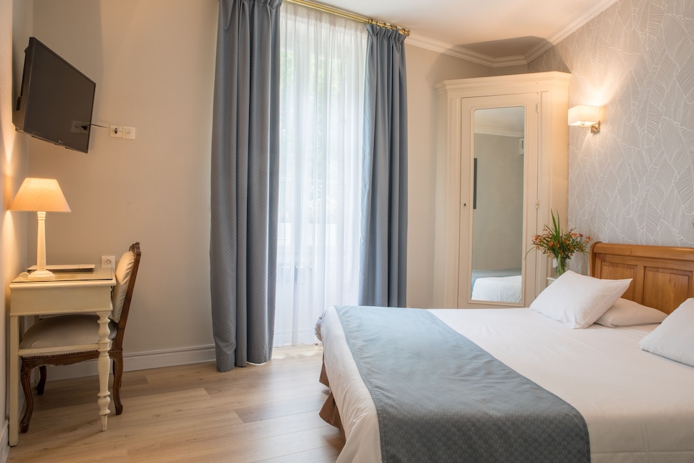 Logis Hôtel le Plantagenêt by null