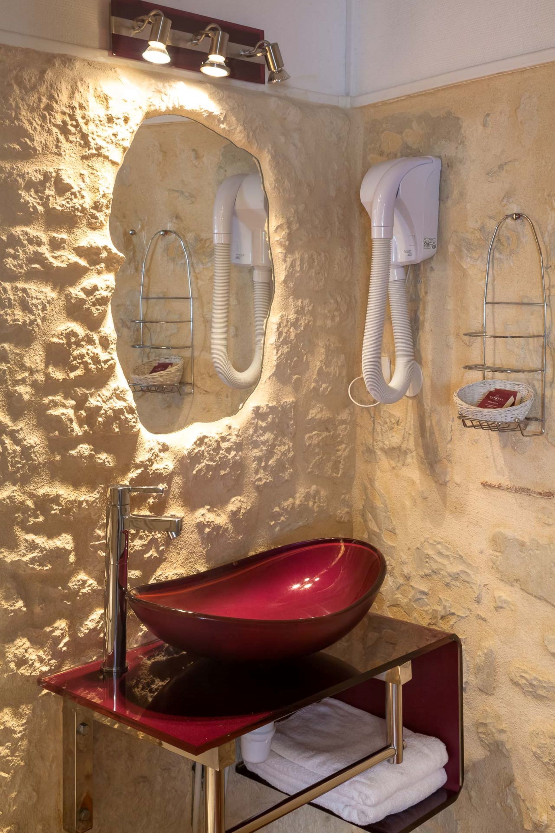 combined shower/bathtub, free toiletries, hair dryer, towels