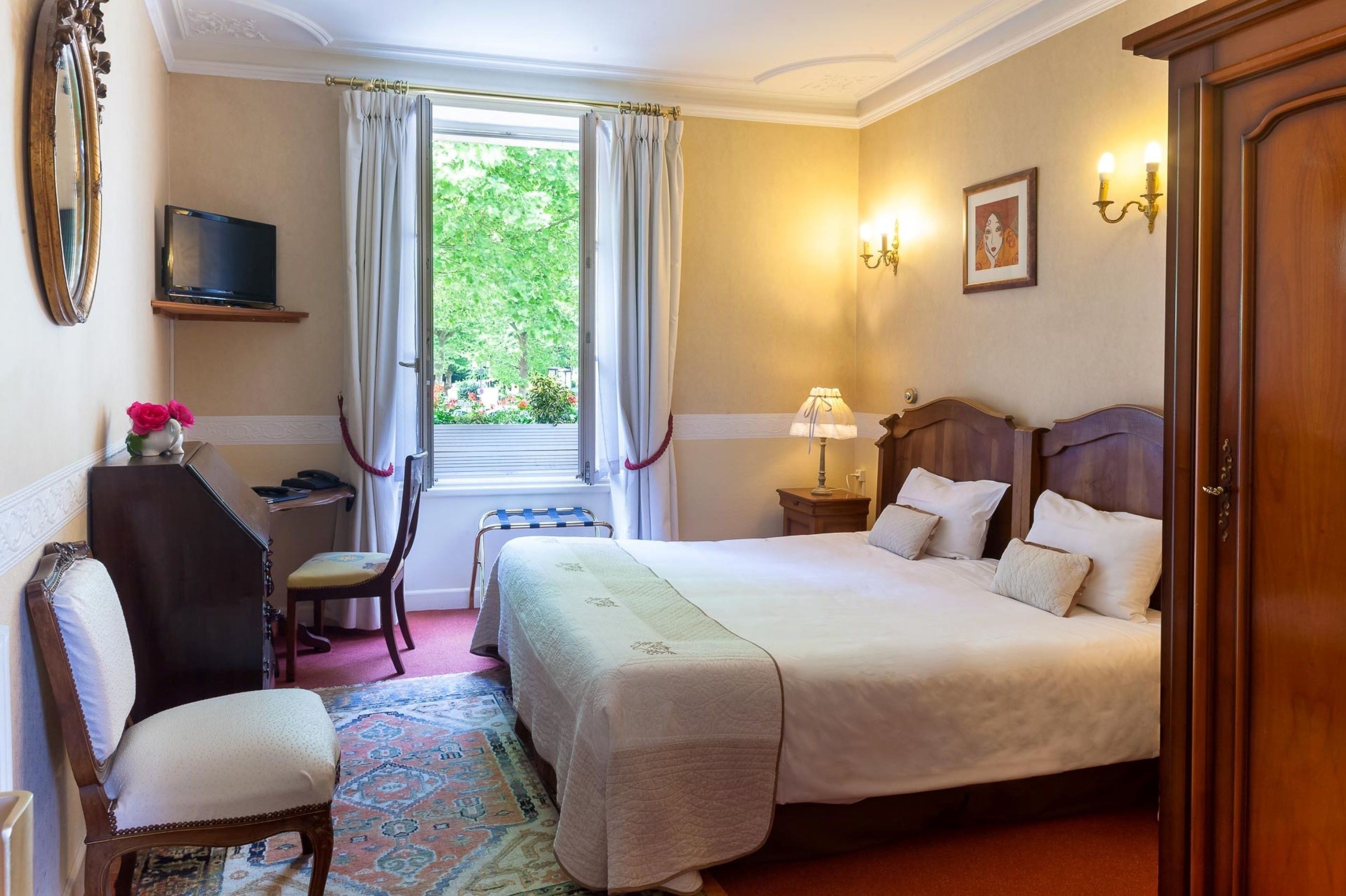 premium bedding, select comfort beds, in-room safe, desk