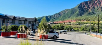 โรงแรม Adventure Inn - Glenwood Springs 