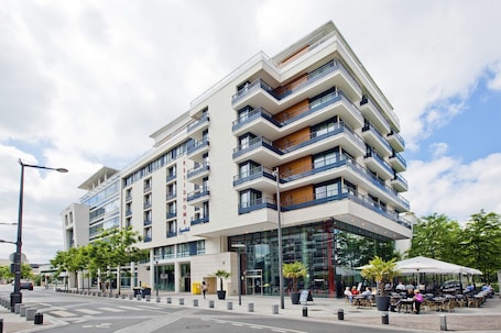 Front of property. Residhome Monceau