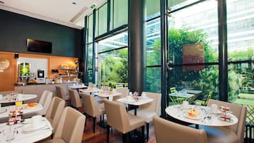 Dagelijks ontbijtbuffet (EUR 17 per persoon)