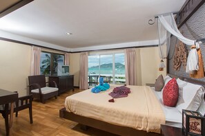 Superior King Room with Sea View | In-room safe, desk, blackout drapes, cribs/infant beds - The Ocean Patong Hotel (Patong)