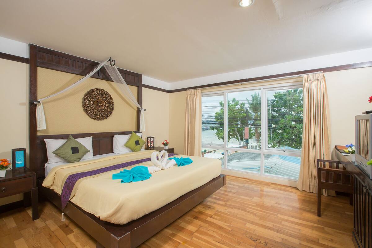 Superior for 4, 1 king and 2 single | In-room safe, desk, blackout drapes, cribs (surcharge)