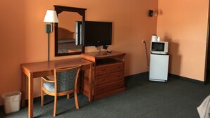 Desk, soundproofing, high-speed internet, alarm clocks - American Inn Cleburne (Cleburne)