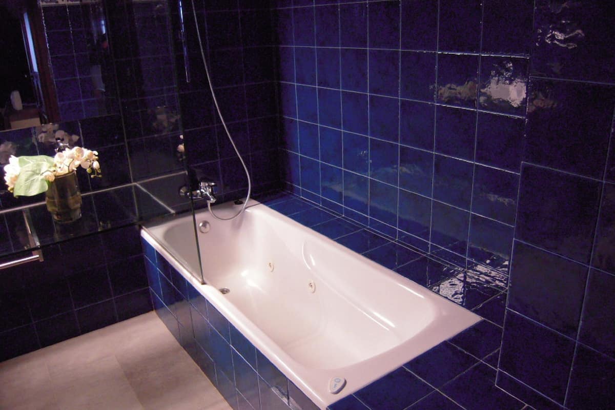 suite | bathroom | hair dryer, towels