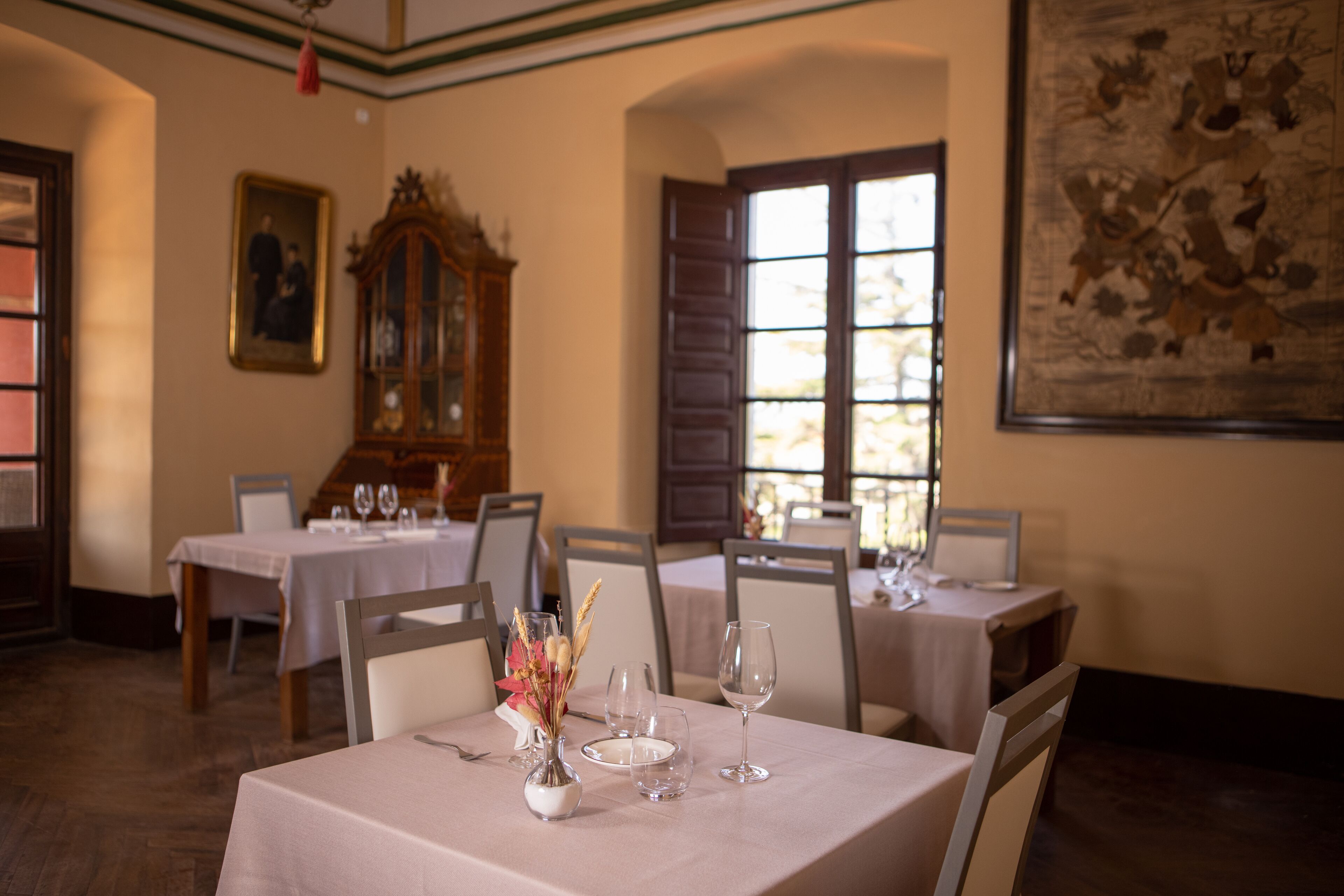 daily full breakfast (eur 15 per person)