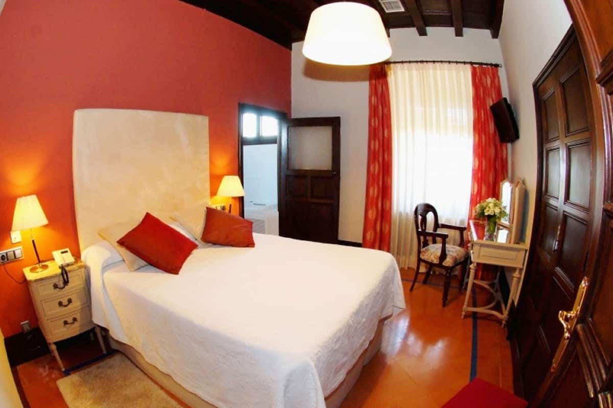 Chambre Double Standard | 1 chambre, coffres-forts dans les chambres, Wi-Fi gratuit, draps fournis