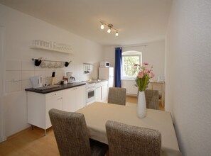 Apartment, 1 bedroom, 64qm | Living area | TV