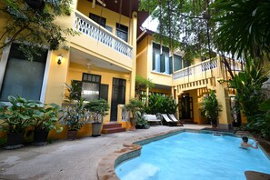 Outdoor pool - Baan Pra Nond B&B (Bangkok)