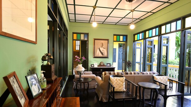 Interior entrance - Baan Pra Nond B&B (Bangkok)
