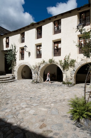 Ecotours. Hotel Manantial- Balneari Caldes de Boi