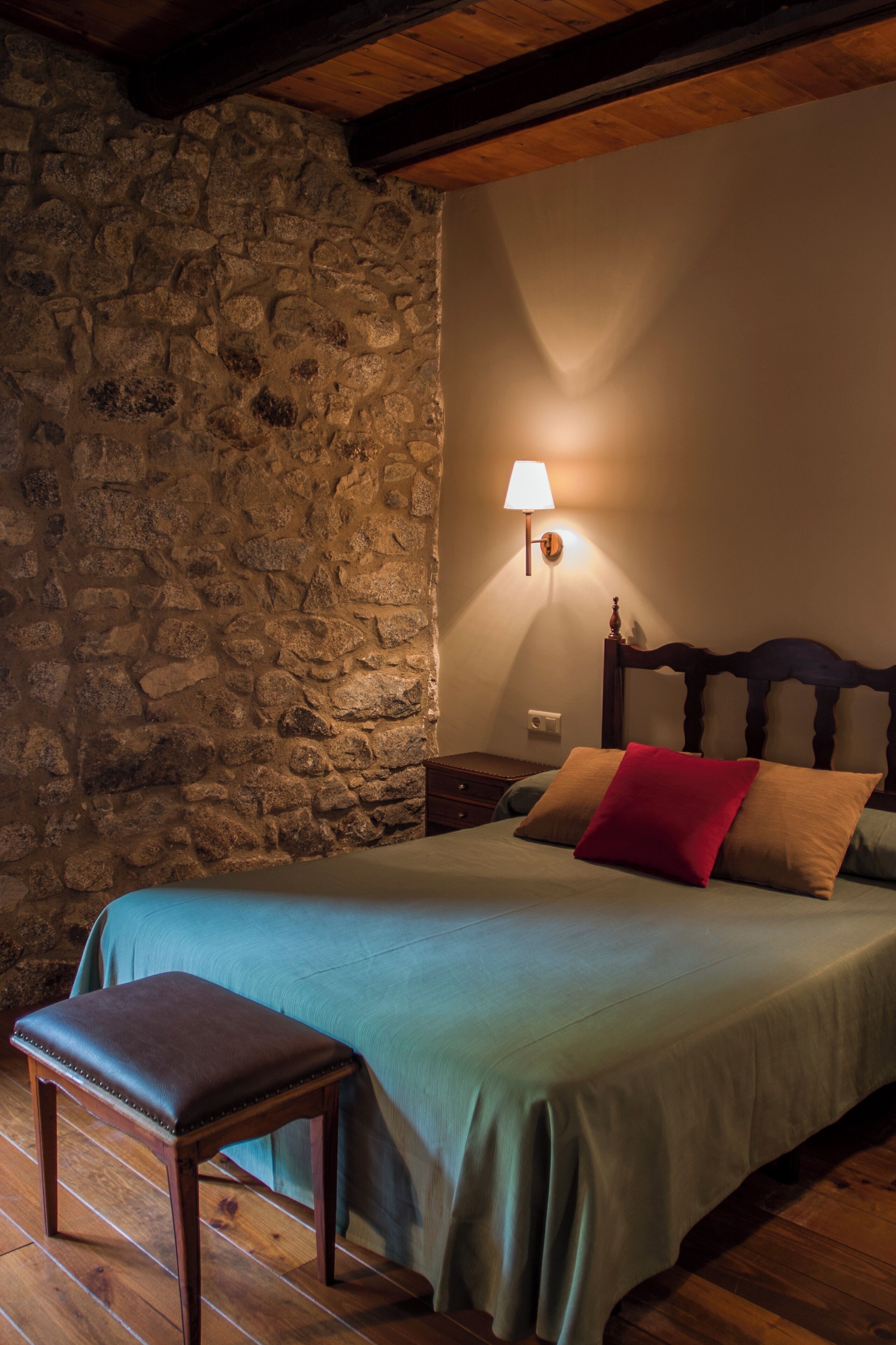 Premium bedding, minibar, desk, soundproofing