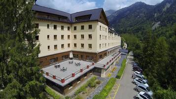 Vista frontal de la propiedad