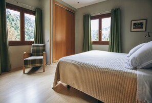 Suite | Ropa de cama de alta calidad, minibar, escritorio