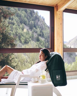 Couples treatment rooms, sauna, hot tub, steam room, hot springs