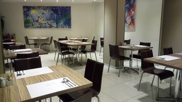 Desayuno buffet incluido todos los días