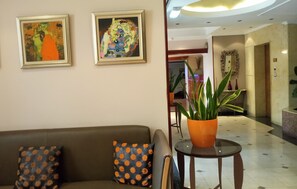 Lobby sitting area - Castelli Hotel (Nicosia)